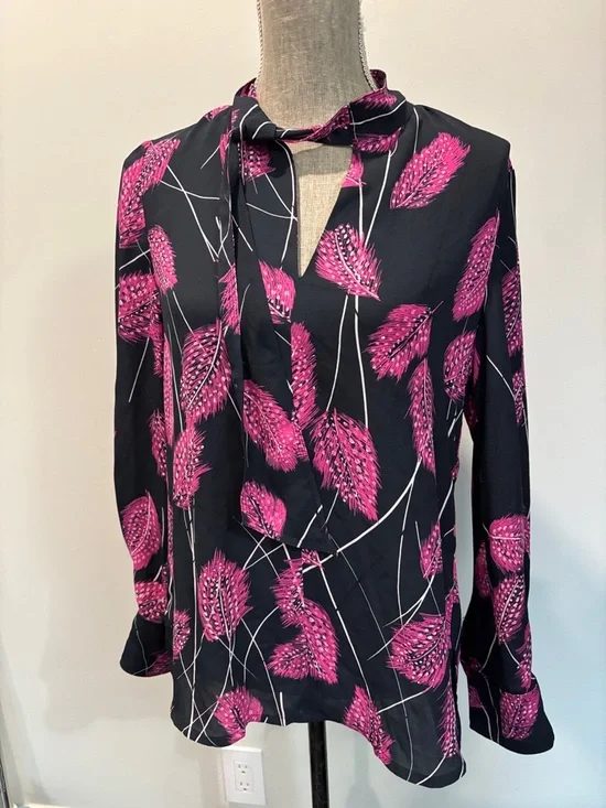 Reiss Lily Feather Print Blouse Navy Pink Tie Neck Size 4 - Picture 6 of 16